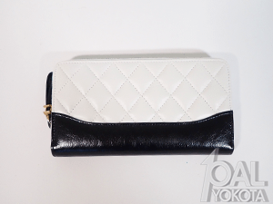 
        シャネル財布白