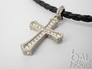 セルビジューネックレス